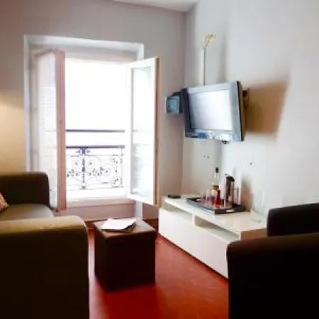 Apartman Meynadier 84 *